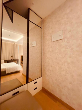 Leela Bhartiya city - luxury apartment